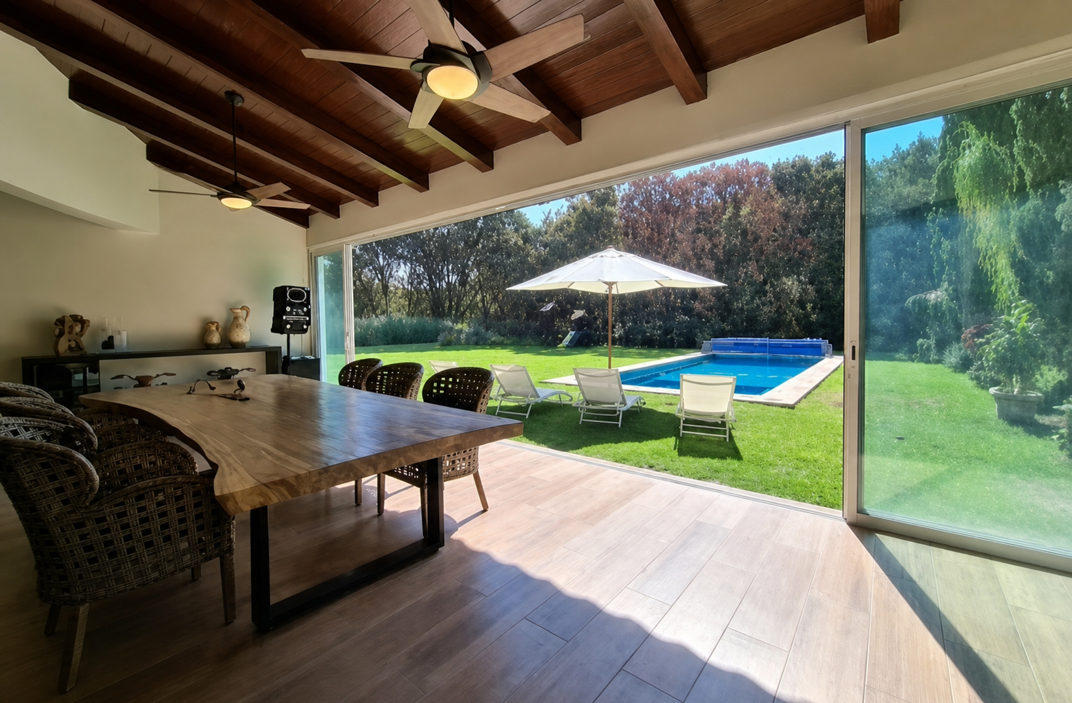 Residencia con jardín y alberca en El Palomar